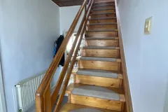 Freistehendes Einfamilienhaus in Kunrau/Klötze, Altmark: Treppenhaus mit Holztreppe