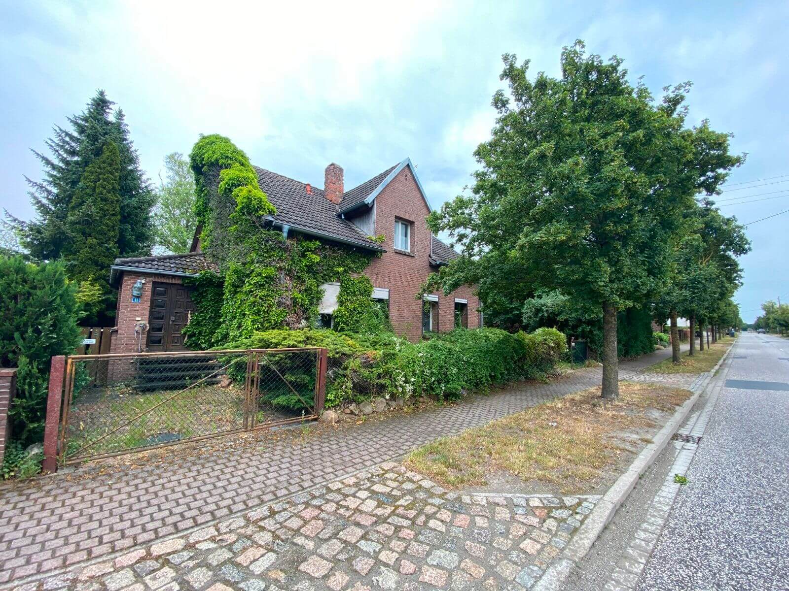 Einfamilienhaus auf sehr großem Grundstück für Handwerker und Gartenfreunde in Weferlingen