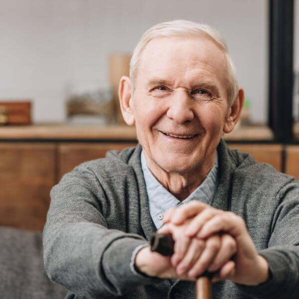 Ein Portrait von einem glücklichen alten Herren