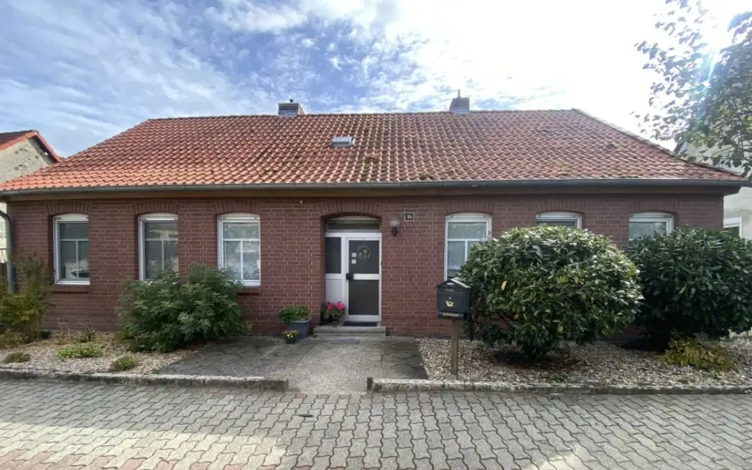 Einfamilienhaus, freistehend mit Nebengelass in Kunrau/Klötze, Altmark, Backsteinhaus Ansicht von der Straße